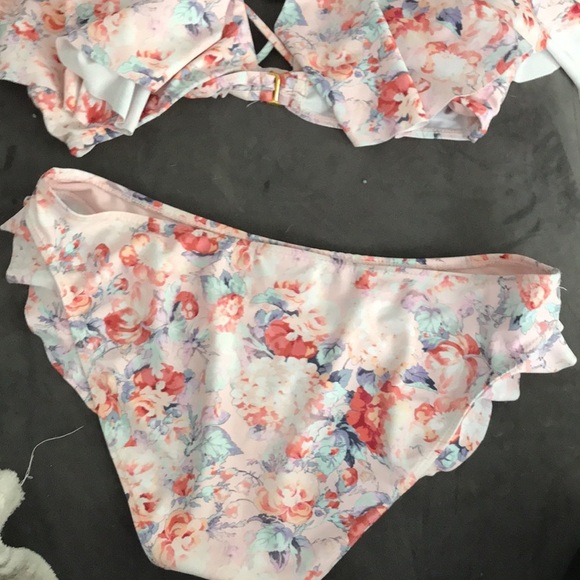 Bikini​ - Picture 4 of 6